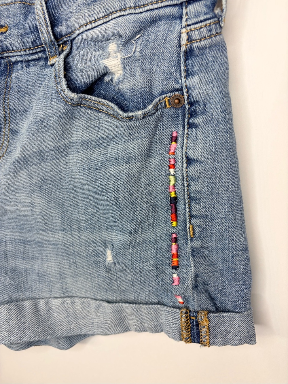 Old Navy Women’s Stretch Boyfriend Jean Shorts with Colorful Stitching, Size 2 - Picture 2 of 6